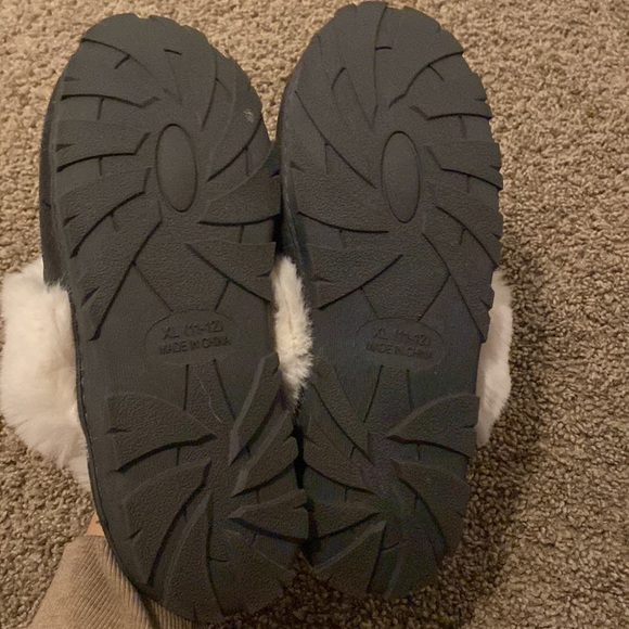 Slippers - Picture 3 of 3